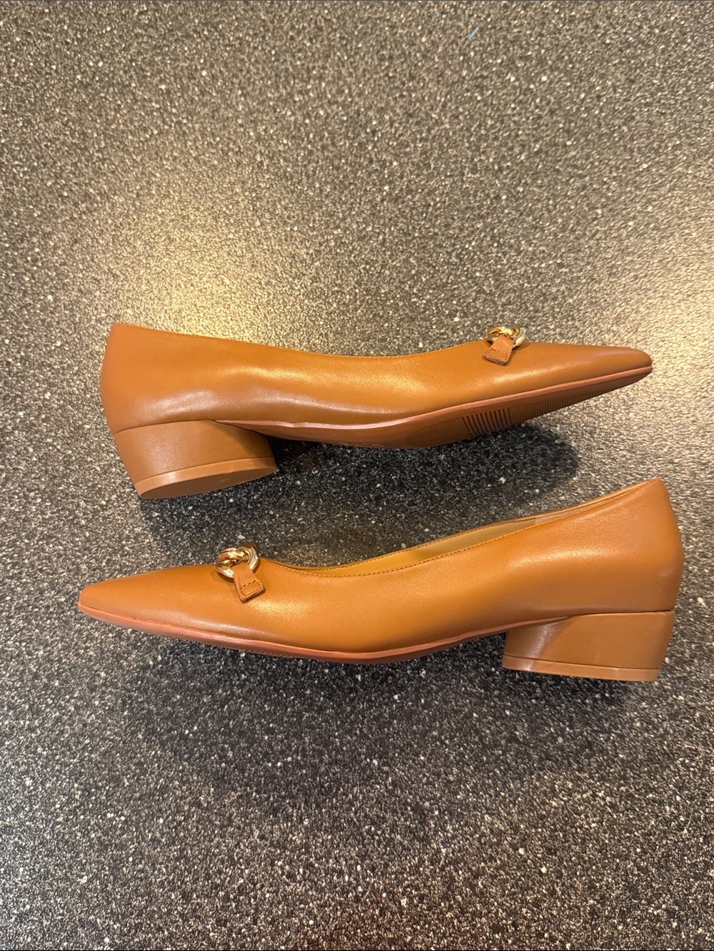 Like New Naturalizer Women's Brown Pointed-Toe Flats with Gold Chain - size 7.5 - Picture 4 of 6